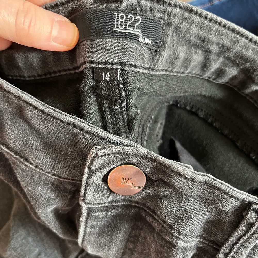 2 Pair of 1822 Denim Brand Skinny Stretch Jeans in Black Denim and Blue Denim - Picture 7 of 10